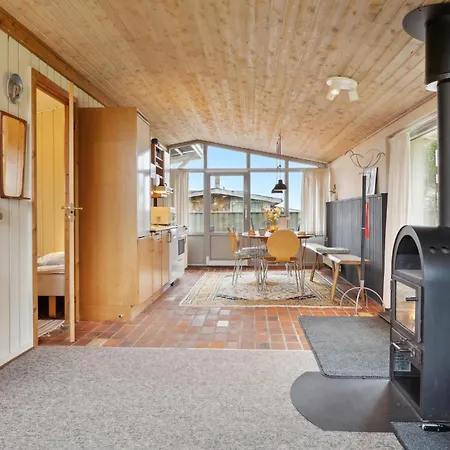 Holiday home 2 Bedroom Stunning In Romo Lakolk
