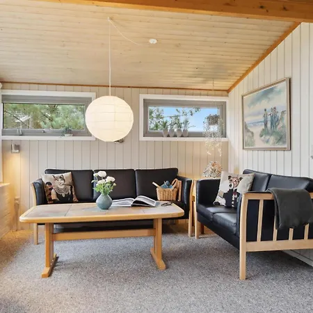بيت للعطل 2 Bedroom Stunning In