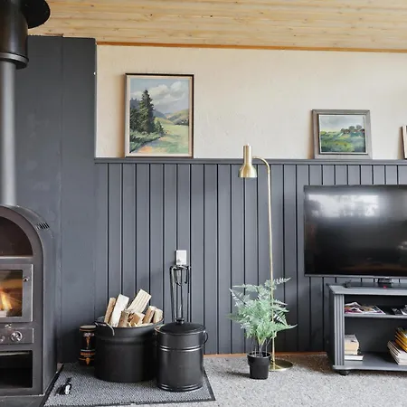 2 Bedroom Stunning In *
